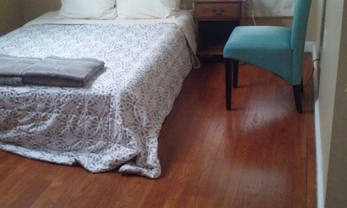 D Street - West Broadway Condominio | Comfortable room with skylight in Southie