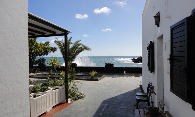 Punta Mujeres Casa | Cómoda casa junto al mar para 4 personas.