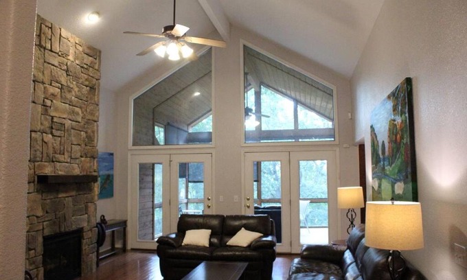 Bella Vista Casa | Comfortable-Spacious 4 bedroom home for you!