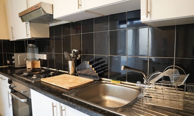 St. Leonard's Casa | Comfortable Spacious House With Serine Garden & Parking