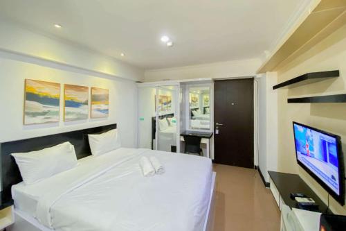 Kebagusan Apartamento | Comfortable Stay Studio at Kebagusan City Apartment By Travelio