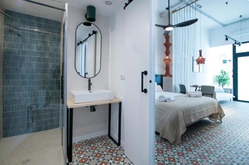 Nou Moles Apartamento | Comfortable Studio in Valencia left