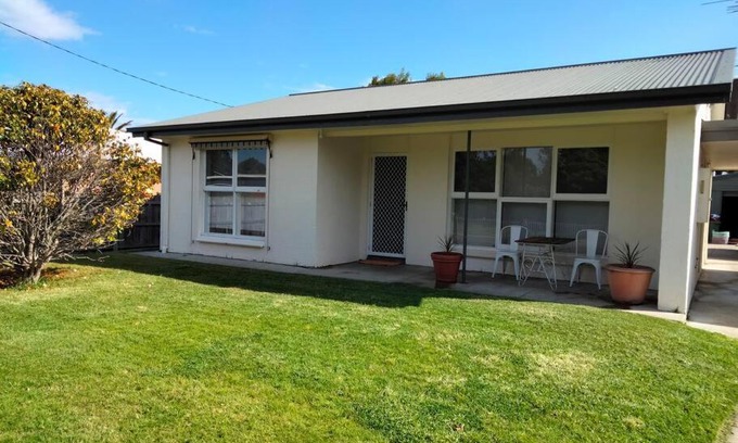 Lakes Entrance Casa | Comfortable three bedroom home close to the beach