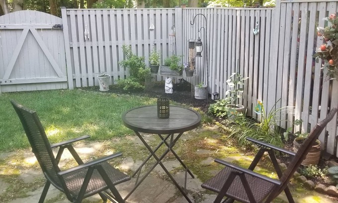 Hunt Meadows Casa | Comfortable Townhouse Minutes from City Dock and US Naval Academy!