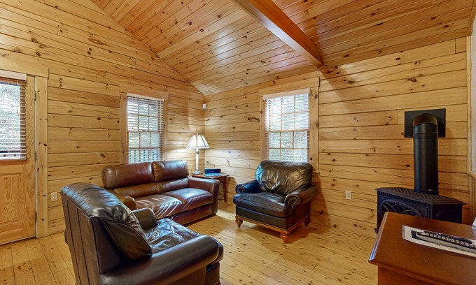 Northport Cabina | Comfortable two bedroom cabin with firepit, kitchen, hiking trail within walking