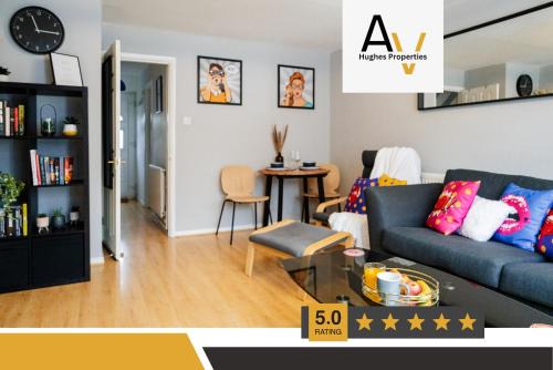 Northampton Casa | Comfortable Two-Bedroom House - Garden, Driveway, Perfect for Business & Leisure Stays By AV Hughes Properties