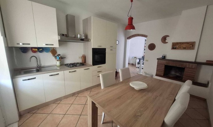 Ortonovo Apartamento | Comfortable two-room detached apartment a stone's throw from the sea in the green hills.