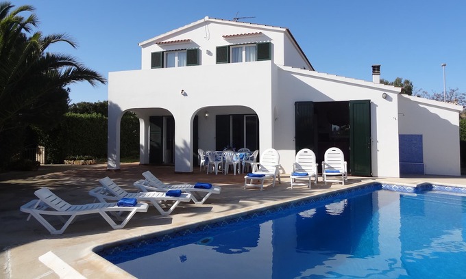 Cap d'Artrutx Villa | Villa confortable para seis personas con piscina privada y jardín, wifi gratuit
