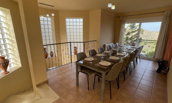 Los Gallardos Villa | Villa grande (aire acondicionado, Internet inalámbrico) con piscina y jardín