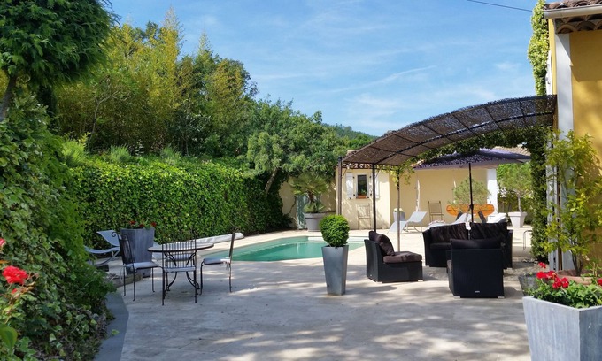 Tanneron Villa | Confortable villa con piscina privada y jardín, a 15 minutos del mar.