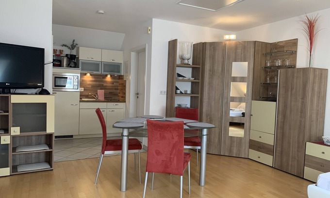 Lauf an der Pegnitz Apartamento | Comfortably furnished vacation apartment (40sqm) in the Nuremberg countryside
