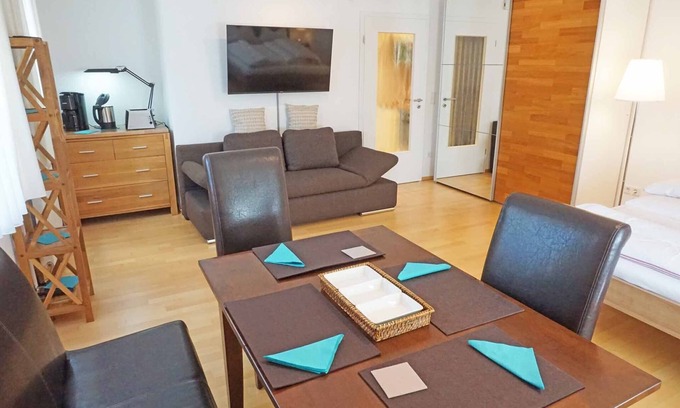 Lauf an der Pegnitz Apartamento | Comfortably furnished vacation apartment (40 sqm) in a quiet residential area