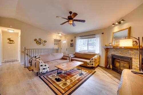 Woodland Park Casa | Comforting Woodland Park Home with Fire Pit!