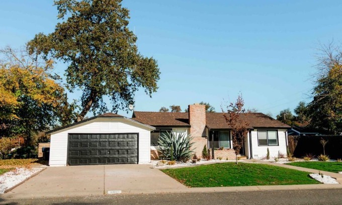 Carmichael Casa | Comfy 1 Bedroom House in Quiet Neighbrhd
