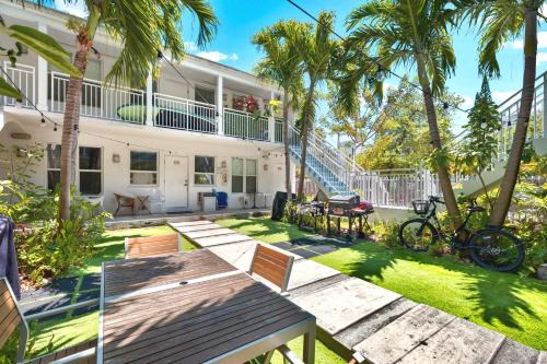 West Avenue Apartamento | Comfy 1BR in Miami Beach's Heart w BBQ zone