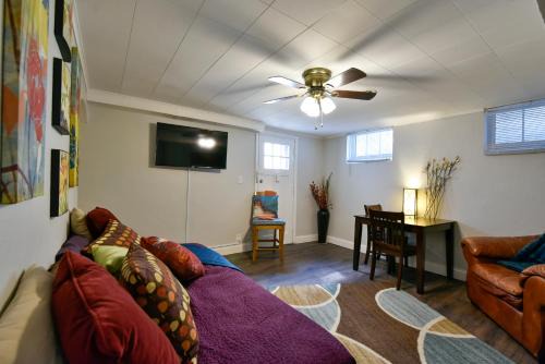 Downtown Omaha Apartamento | Comfy 1BR King Near Omaha Hotspots