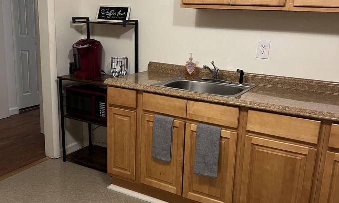 Clifton Park Apartamento | Comfy 2 Bedroom in Convenient Clifton Park Location