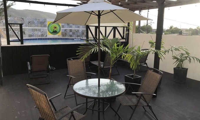 Portmore Apartamento | Comfy 2 Bedroom with Pool, Cabana & Pergola.