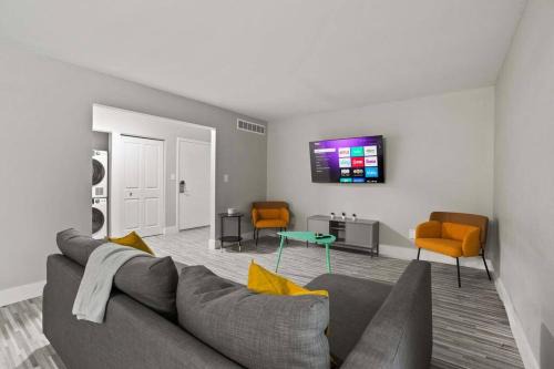 Rochester Hills Apartamento | Comfy 2BR 2BA unit in Prime Location