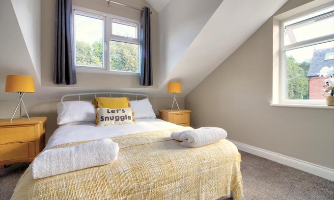 Reading Apartamento | Comfy 2BR/2BTH APT in Central Reading w/ Parking