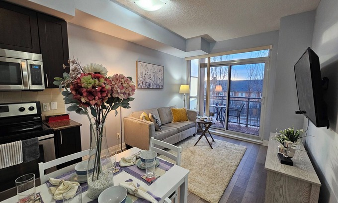 Thornhill Apartamento | Comfy 2BR Condo near Promenade