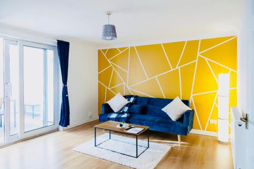 Broadheath Casa | Comfy 3 Bed House by Manchester Airport, Perfect for Groups & Families