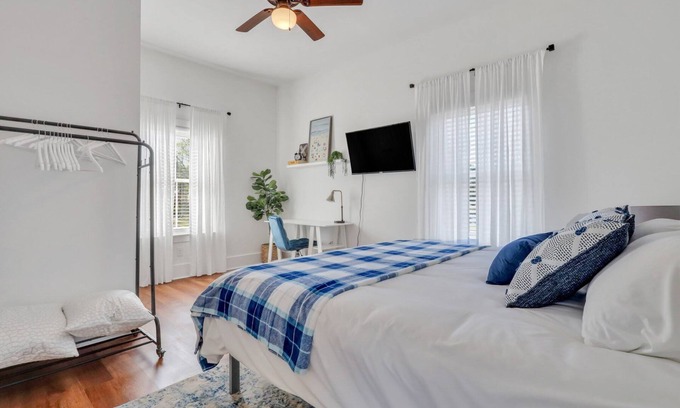 Eastside Apartamento | Comfy 3-Bedroom Unit to Stay Between Adventures!
