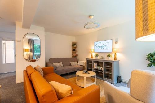 Roundhay Casa | Comfy 3 BR with Sofa Bed Near Roundhay