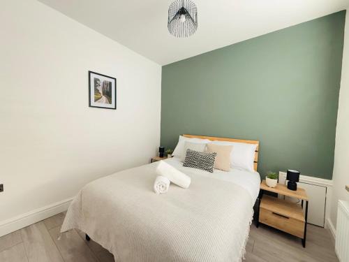 Port Talbot Apartamento | Comfy 4 Bed Home - Port Talbot - Perfect for Contractors & Families