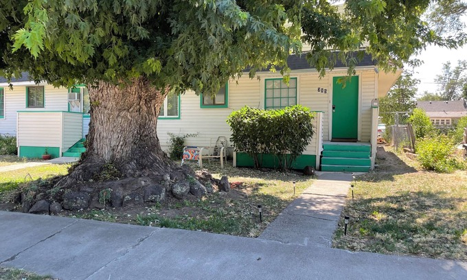 Mountain Home Apartamento | Comfy Abode, family pet friendly 3-bedroom apartment in Mountain Home with AC.