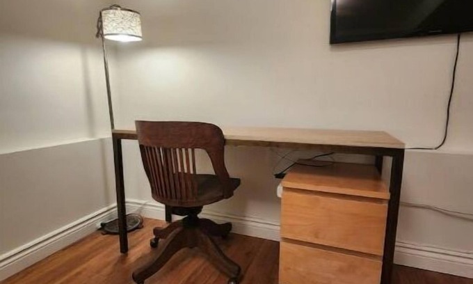 Keelesdale - Eglinton West Casa | Comfy Basement Bedroom & Kitchen Close To TTC
