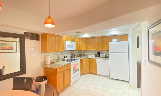 Crestwood Apartamento | COMFY Basement Home 2 Bdrm1Den 3Queen Beds