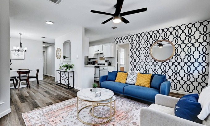 Austin Casa | Comfy & Classy Boutique Home *Long Term Discounts*