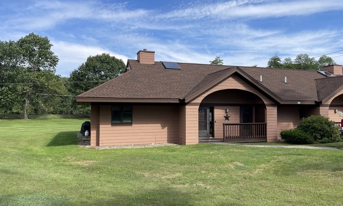 Woodstock Condominio | Comfy Condo nestled in the White Mountains of NH (6 adults max)