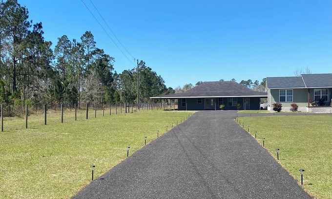 Stockton Casa | Comfy Countryside Guest House in Naylor