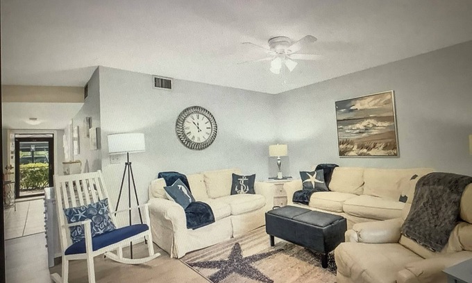 Naples Condominio | Comfy,Cozy,1st-FL condo close to beautiful beaches,fine dining, and attractions.