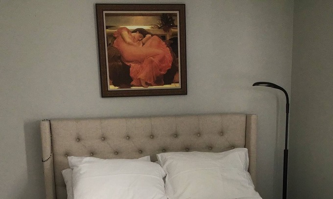 Lawrence Casa | Comfy, Cozy, and Clean! Close to KU campus, great restaurants and shopping