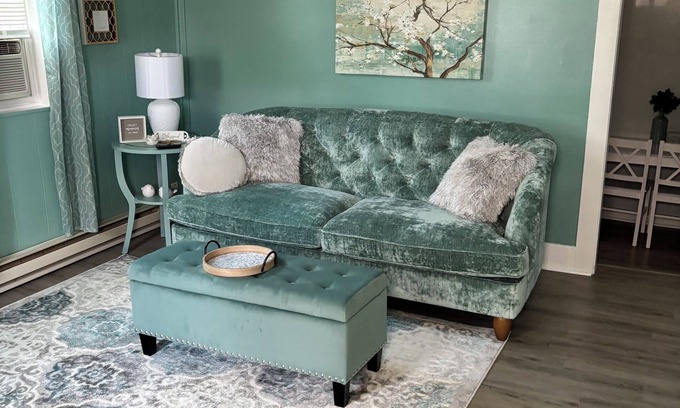 Norwalk Apartamento | Comfy & cozy cottage apartment near Cedar Point and Norwalk Raceway Motorsport