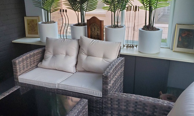 Detroit Casa | Comfy & Cozy Detroit Find