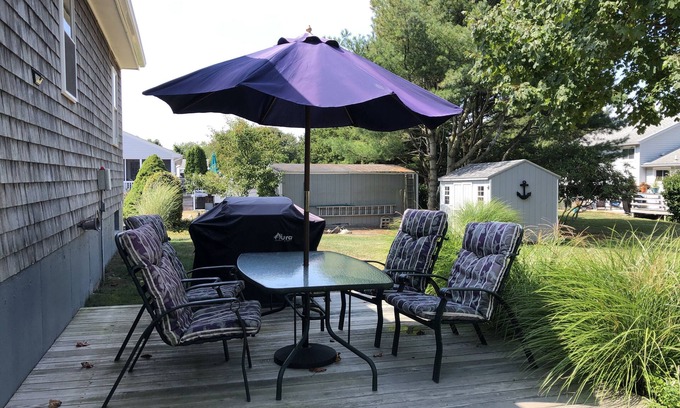 Narragansett Casa | Comfy Cozy Updated Home by Scarborough Beach