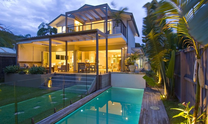 Palm Beach Casa | Comfy family beach house, an entertainers delight- sandy feet paradise.
