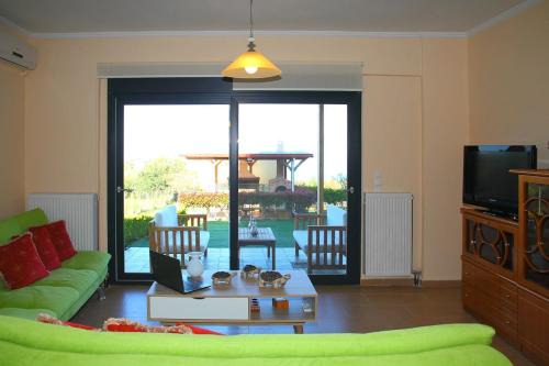 Theologos Apartamento | Comfy flat with Garden near the Beach