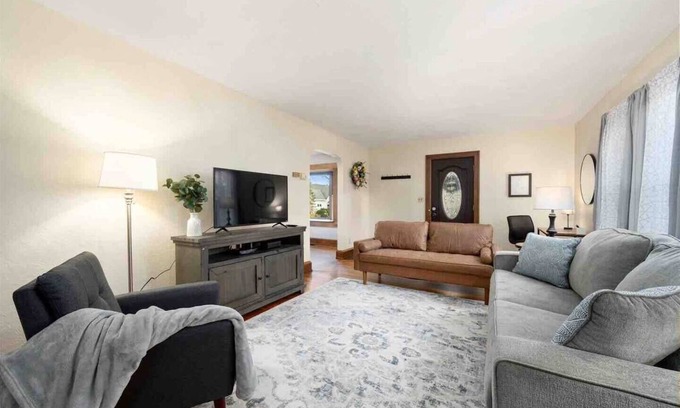 Oneonta Casa | Comfy furnishings, nice yard, peaceful neighborhood