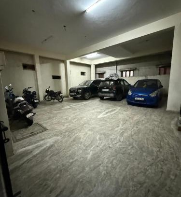 Central Chennai Apartamento | Comfy home, 3 bedroom, 2 attached bathroom, large hall, kitchen, first floor, lift, covered car park