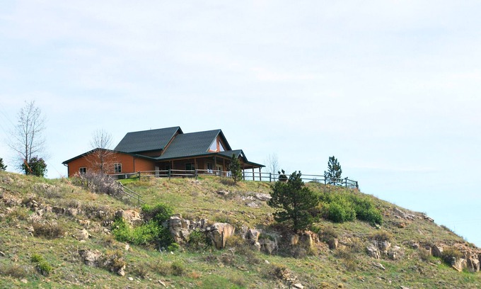 Hermosa Casa | La vista inigualable ... Donde la pradera se encuentra con las montañas
