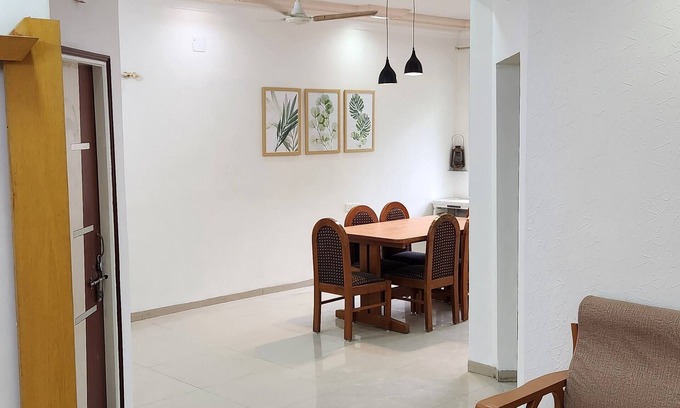 Vadodara Apartamento | Comfy Homestay at Prime Location — everything within 5 miles
