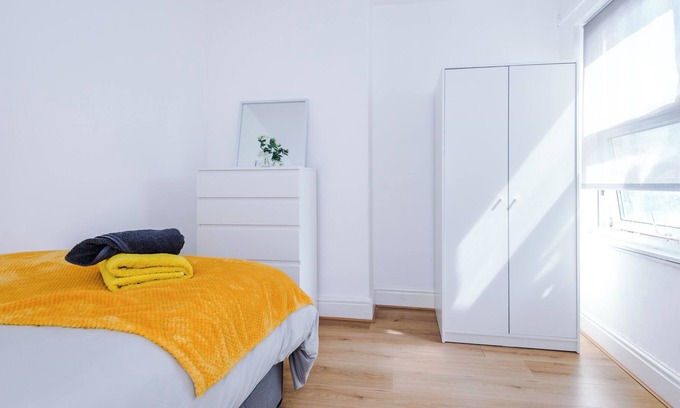 Warrington Casa | Comfy Ideal Warrington, Norris Getaway: Stylish Property with Modern Charm