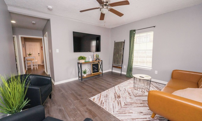 Knoxville Casa | Comfy Knoxville Home Near downtown, Interstate, Wi-Fi, Free local gift cards!