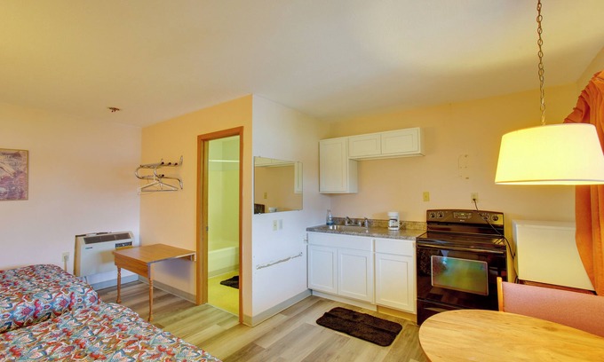 Lake City Apartamento | Comfy Lake City Studio < 1/2 Mi to Waterfront Park