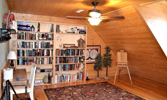 Hendersonville Casa | Cómoda casa de montaña cerca de todo pero privada